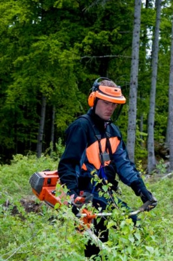Picture of 3M™ Headgear Combo Forestry ORANGE Comes with Mesh Faceshield, 5C and Peltor Optime I Earmuffs (30mm Slot) > XA007703862