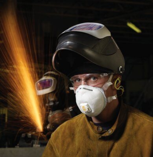 Picture of 3M™ P2 Deluxe Welding Fume Respirator with valve / 8214 > 70070799534